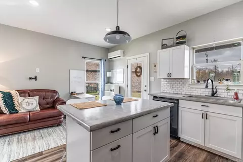 Kitchen - 18 Cobblestone Dr, Greenbrier, AR 72058 photo 11 of 12