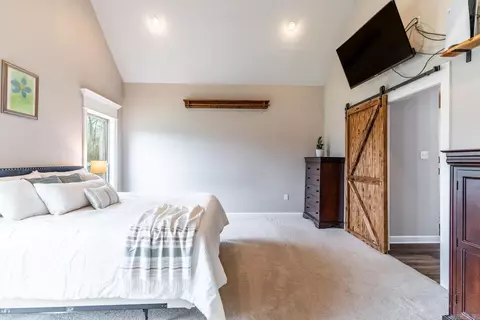 Bedroom - 18 Cobblestone Dr, Greenbrier, AR 72058 photo 1 of 7
