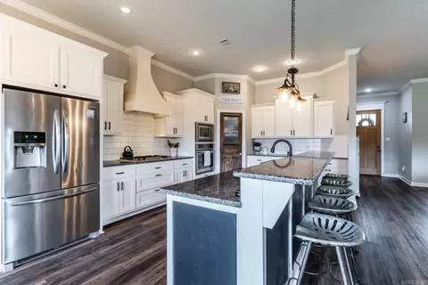 Kitchen - 18 Cobblestone Dr, Greenbrier, AR 72058 photo 2 of 12