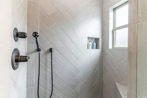 Bath - 18 Cobblestone Dr, Greenbrier, AR 72058 photo 6 of 10