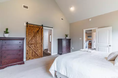 Bedroom - 18 Cobblestone Dr, Greenbrier, AR 72058 photo 2 of 7