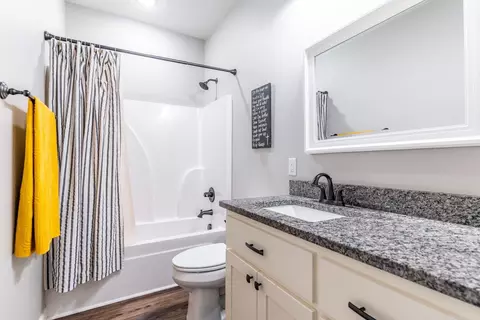Bath - 18 Cobblestone Dr, Greenbrier, AR 72058 photo 8 of 10