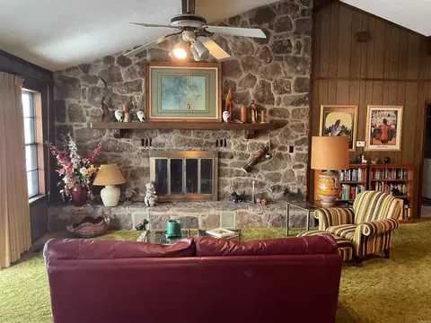 Living - 324 Valhalla, Edgemont, AR 72044 photo 2 of 6