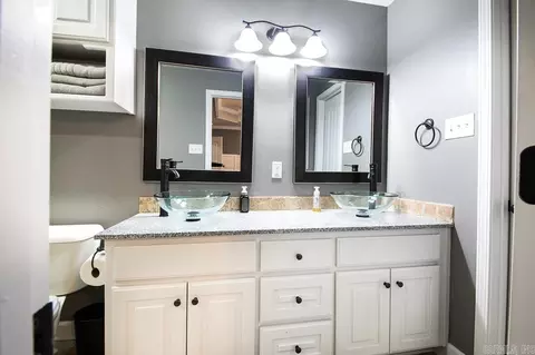 Bath - 39 Lilly Ann Cir, Ward, AR 72176 photo 3 of 8