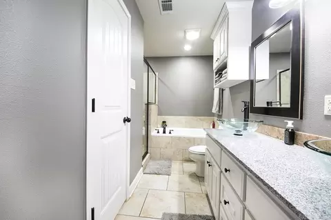 Bath - 39 Lilly Ann Cir, Ward, AR 72176 photo 2 of 8