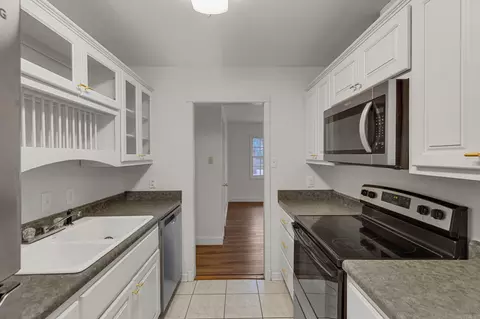 Kitchen - 2307 Independence Ave, Conway, AR 72034 photo 3 of 4