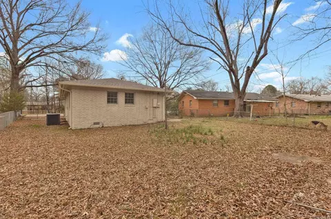 Exterior - 2307 Independence Ave, Conway, AR 72034 photo 8 of 9