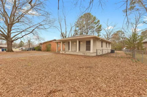 Exterior - 2307 Independence Ave, Conway, AR 72034 photo 4 of 9