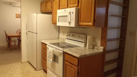 Kitchen - 275 Burning Tree Rd, Greers Ferry, AR 72067 photo 2 of 3
