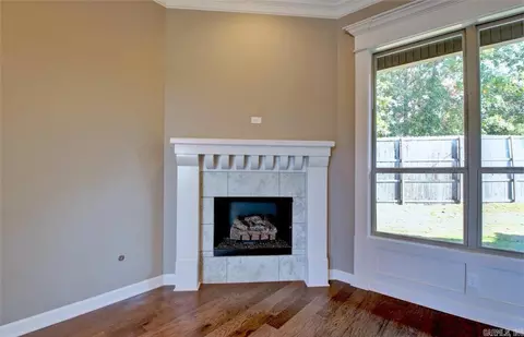 Living - 6028 Hardin Dr, Bryant, AR 72022 photo 2 of 3