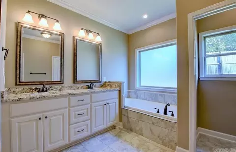 Bath - 6028 Hardin Dr, Bryant, AR 72022 photo 3 of 5