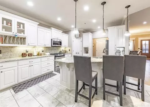 Kitchen - 6028 Hardin Dr, Bryant, AR 72022 photo 5 of 6