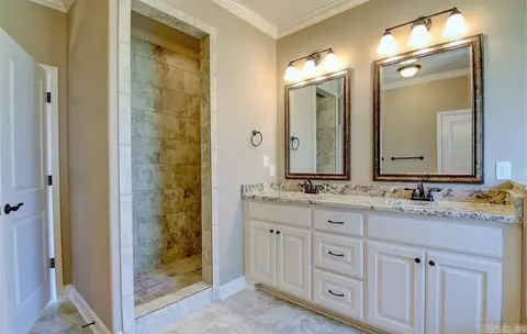 Bath - 6028 Hardin Dr, Bryant, AR 72022 photo 4 of 5