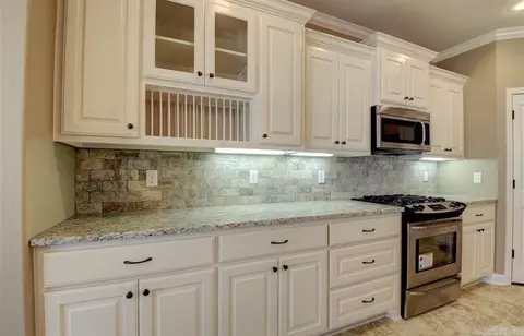 Kitchen - 6028 Hardin Dr, Bryant, AR 72022 photo 2 of 6