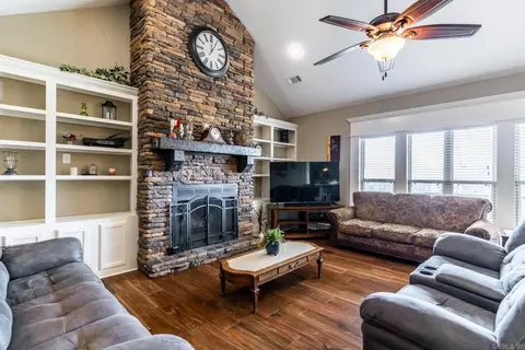 Living - 56 Greystone Dr, Greenbrier, AR 72058 photo 2 of 4