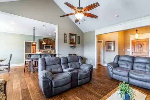 Living - 56 Greystone Dr, Greenbrier, AR 72058 photo 3 of 4