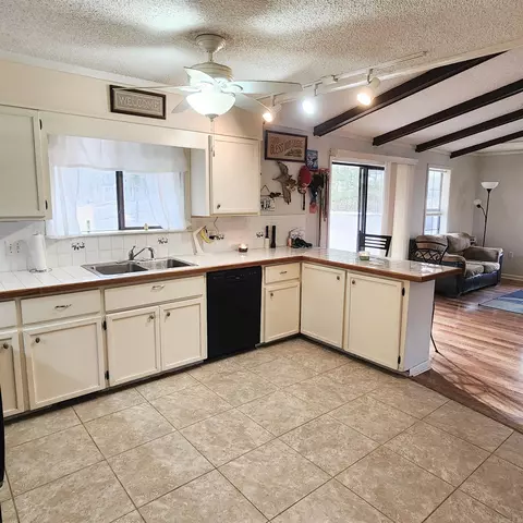 Kitchen - 505 Valhalla Dr, Edgemont, AR 72044 photo 2 of 2