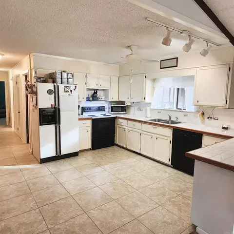 Kitchen - 505 Valhalla Dr, Edgemont, AR 72044 photo 1 of 2