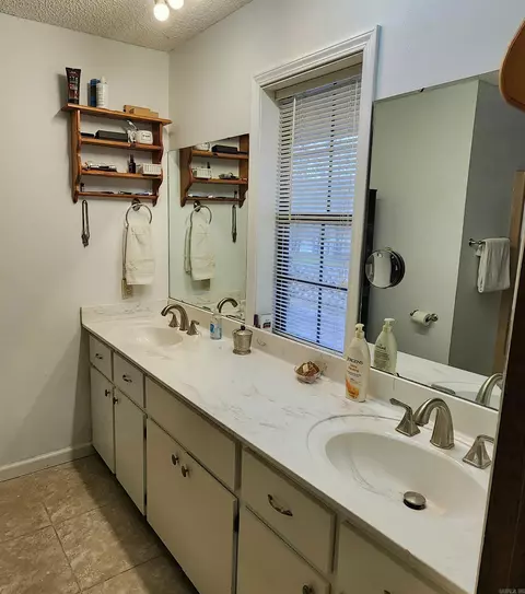 Bath - 505 Valhalla Dr, Edgemont, AR 72044 photo 3 of 5