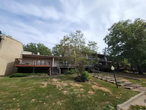 601 Dave Creek Pkwy #104, Fairfield Bay, AR 72088