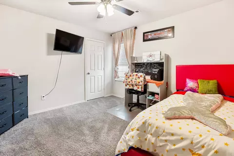 Bedroom - 5008 Red Fox Trl, Bauxite, AR 72011 photo 3 of 5