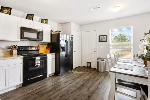 Kitchen - 5008 Red Fox Trl, Bauxite, AR 72011 photo 1 of 2
