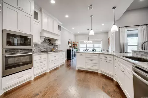 Kitchen - 1545 Briley Dr, Conway, AR 72034 photo 3 of 5