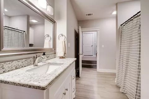 Bath - 1545 Briley Dr, Conway, AR 72034 photo 7 of 9