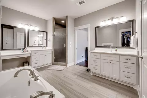 Bath - 1545 Briley Dr, Conway, AR 72034 photo 2 of 9