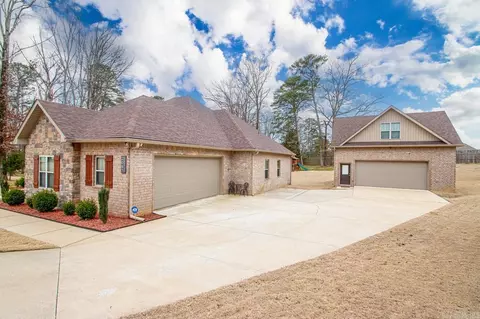 Exterior - 2097 Mohegan Trl, Benton, AR 72019 photo 2 of 14