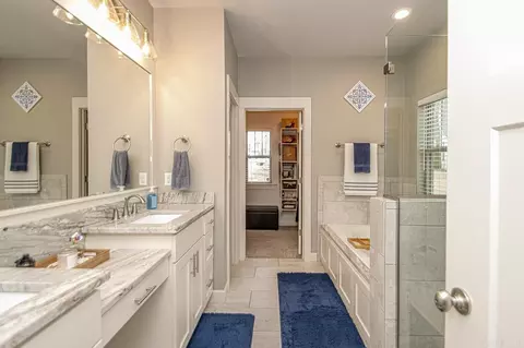 Bath - 2097 Mohegan Trl, Benton, AR 72019 photo 4 of 8