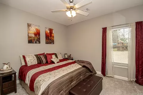 Bedroom - 2097 Mohegan Trl, Benton, AR 72019 photo 5 of 7
