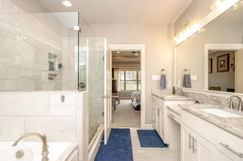 Bath - 2097 Mohegan Trl, Benton, AR 72019 photo 1 of 8