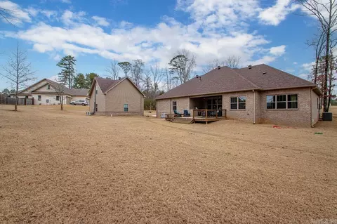 Exterior - 2097 Mohegan Trl, Benton, AR 72019 photo 5 of 14