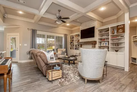 Living - 2097 Mohegan Trl, Benton, AR 72019 photo 2 of 7