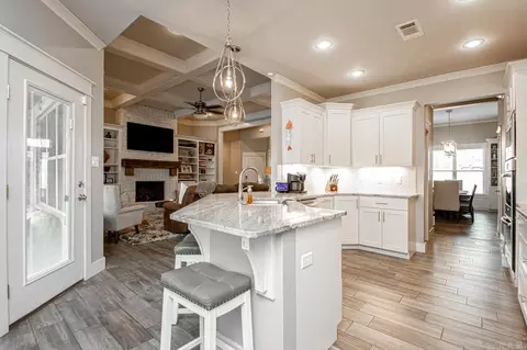Kitchen - 2097 Mohegan Trl, Benton, AR 72019 photo 1 of 5