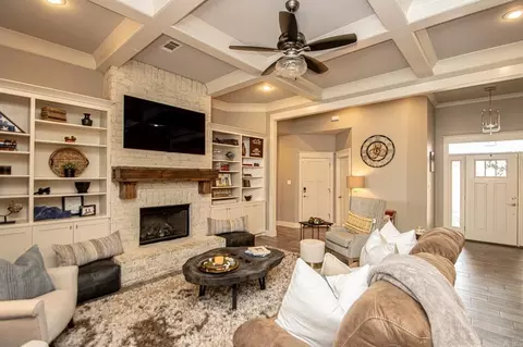 Living - 2097 Mohegan Trl, Benton, AR 72019 photo 5 of 7