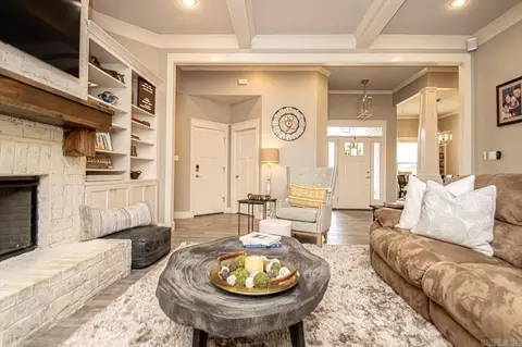 Living - 2097 Mohegan Trl, Benton, AR 72019 photo 1 of 7