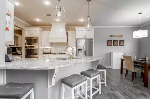 Kitchen - 2097 Mohegan Trl, Benton, AR 72019 photo 2 of 5