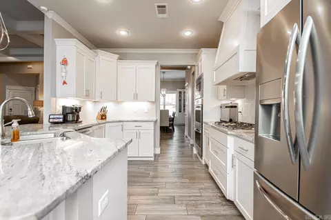 Kitchen - 2097 Mohegan Trl, Benton, AR 72019 photo 4 of 5