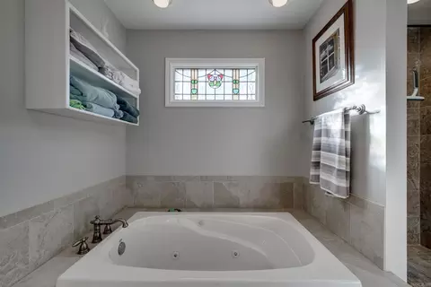 Bath - 1215 Hunter St, Conway, AR 72032 photo 5 of 7