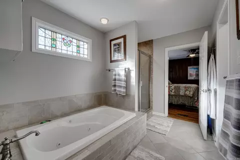 Bath - 1215 Hunter St, Conway, AR 72032 photo 4 of 7