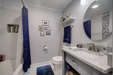 Bath - 1215 Hunter St, Conway, AR 72032 photo 6 of 7