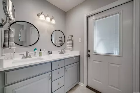 Bath - 1215 Hunter St, Conway, AR 72032 photo 3 of 7