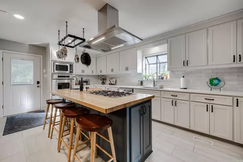 Kitchen - 1215 Hunter St, Conway, AR 72032 photo 7 of 11