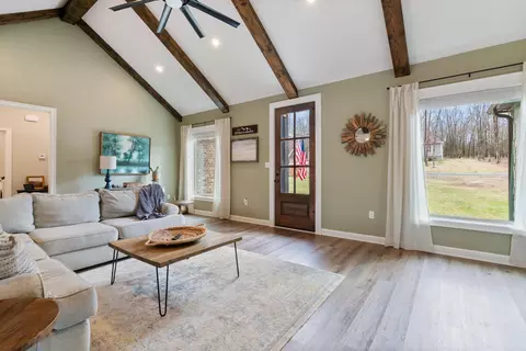 Living - 28 Wild Cherry Rd, Greenbrier, AR 72058 photo 2 of 7