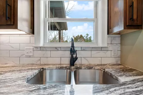 Kitchen - 28 Wild Cherry Rd, Greenbrier, AR 72058 photo 6 of 8