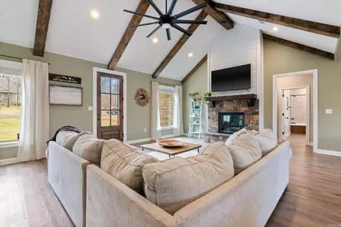 Living - 28 Wild Cherry Rd, Greenbrier, AR 72058 photo 4 of 7