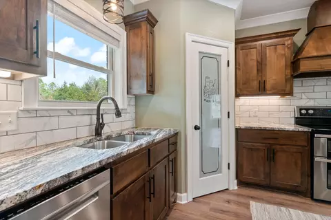 Kitchen - 28 Wild Cherry Rd, Greenbrier, AR 72058 photo 7 of 8