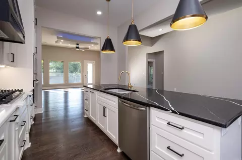 Kitchen - 8607 Congo Rd, Benton, AR 72019 photo 5 of 6